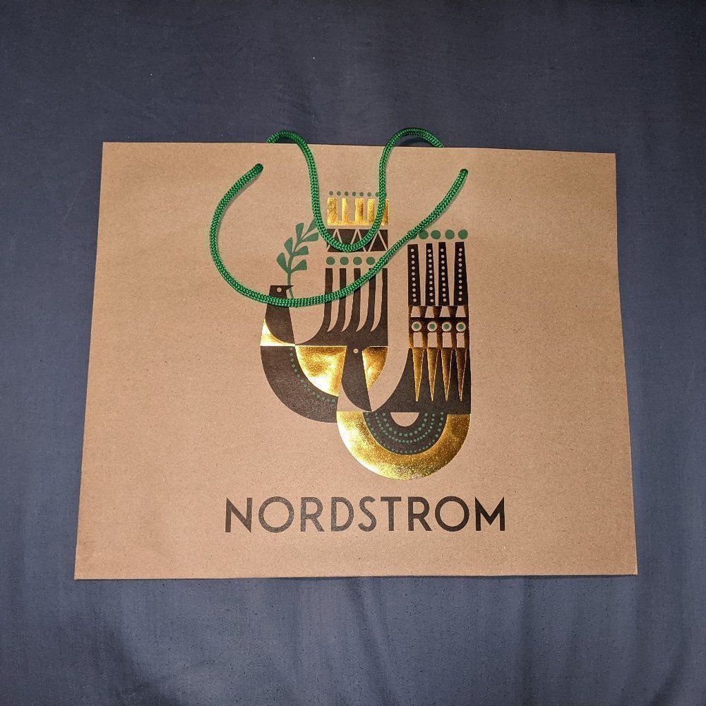 Nordstrom Gift bag💥PRICE DROP💥